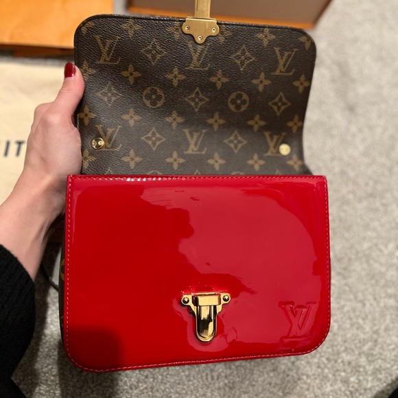 LOUIS VUITTON

Louis Vuitton Cherrywood PM Monogram Vernis
Red - Picture 9 of 11